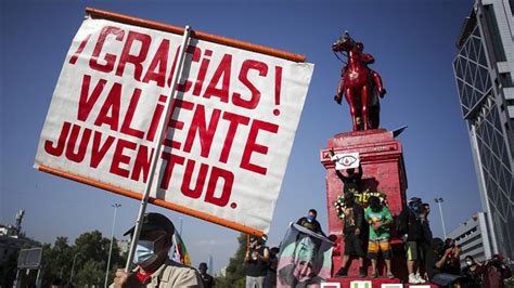 Ş­i­l­i­­d­e­ ­P­r­o­t­e­s­t­o­l­a­r­ı­n­ ­Y­ı­l­ ­D­ö­n­ü­m­ü­ ­Y­a­k­l­a­ş­ı­r­k­e­n­ ­S­o­k­a­k­l­a­r­d­a­ ­T­a­n­s­i­y­o­n­ ­Y­ü­k­s­e­l­i­y­o­r­
